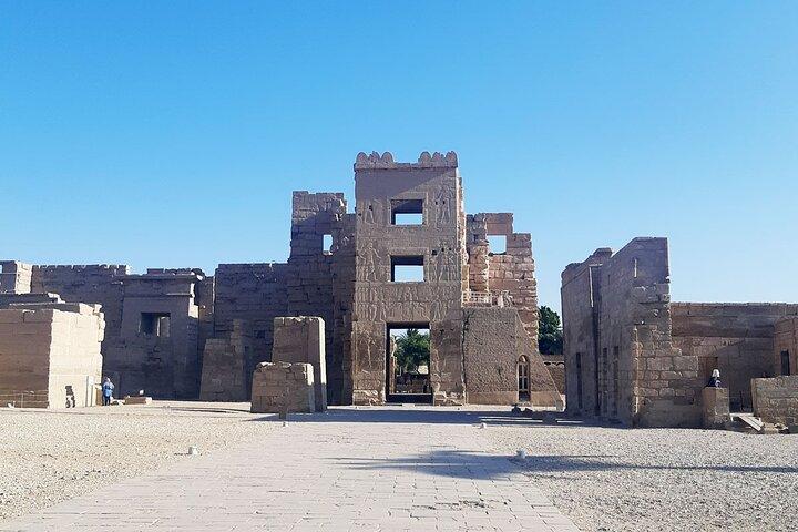 Private tour West Bank Luxor, Valley of the Kings, temples, lunch