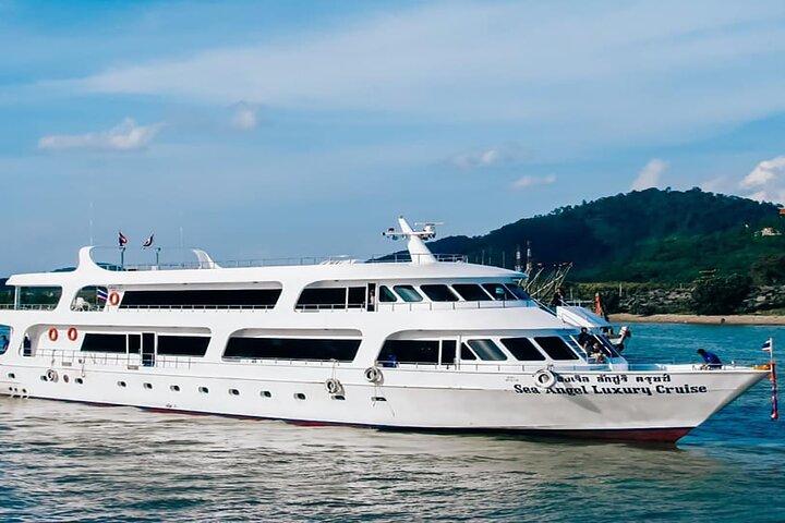 Phuket to Phi Phi Islands by Cruise with Lunch and Snorkeling
