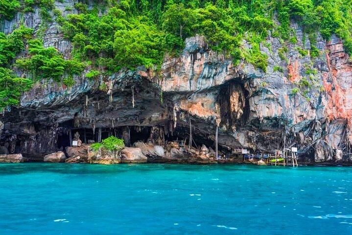 Phuket to Phi Phi Islands by Cruise with Lunch and Snorkeling