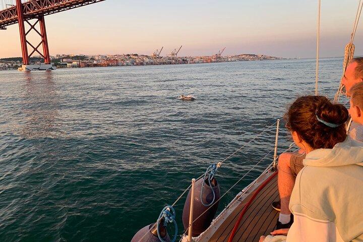 2 Hour Lisbon Sunset and Wine Sailing Tour
