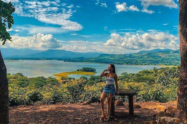 Combo Tour: Lake Ilopango boat Ride and Suchitoto colorful town