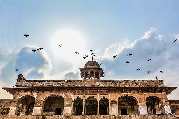 Wagah Border & Top 12 Attractions: Lahore Full Day Private Guided Trip