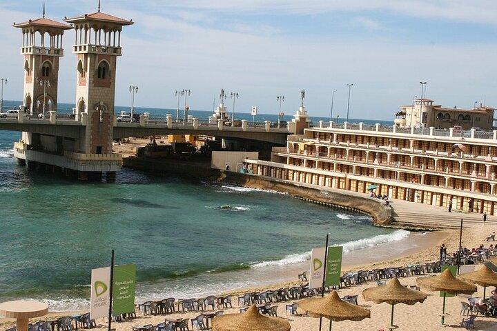 Private Alexandria Tour: Qaitbay Fort & Library from Cairo