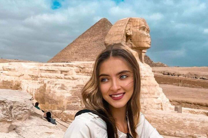 Private Day Tour at Pyramids of Giza & Egyptian Museum