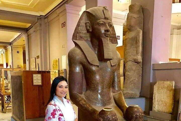 Private Day Tour at Pyramids of Giza & Egyptian Museum