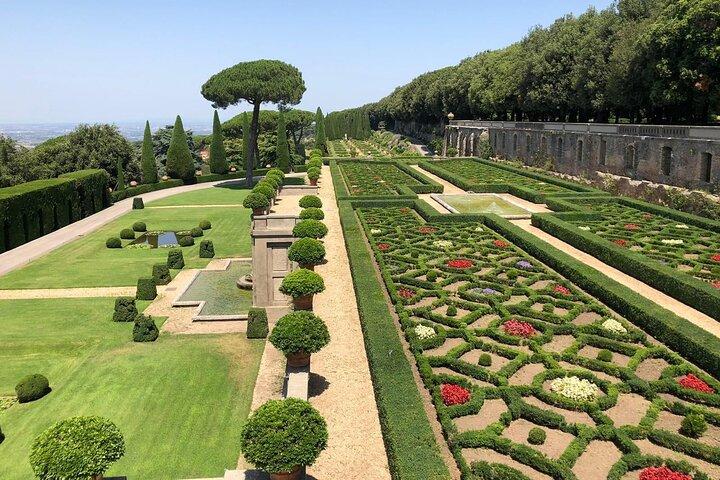 Pontifical Villa Gardens, Castel Gandolfo Audioguid Minibus Tour