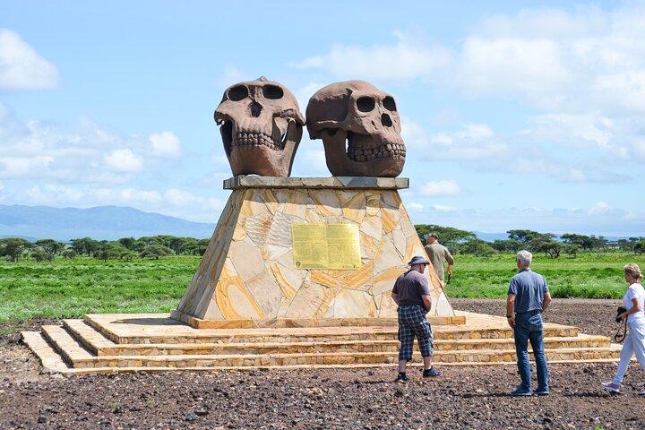 6 Days lodge &camping tour Serengeti ,Tarangire ,Ngorongoro Crater and Manyara