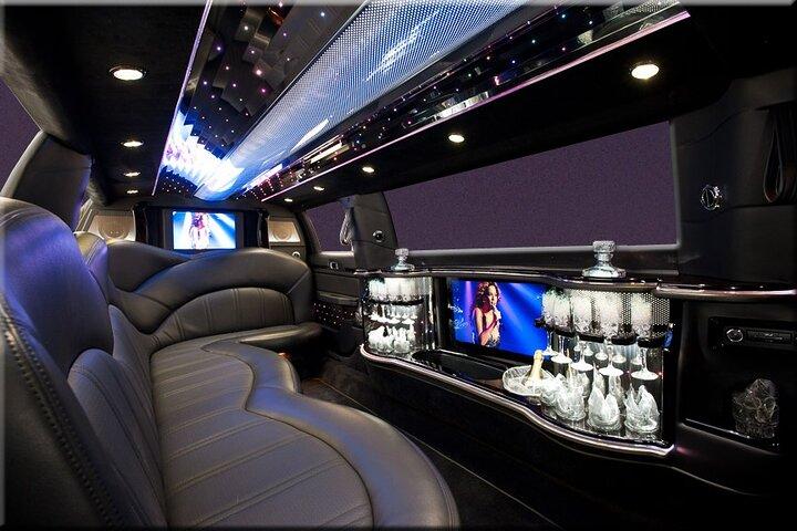 Arrival Private Transfer Las Vegas by Luxury SUV or LIMO with 1 hour disposal