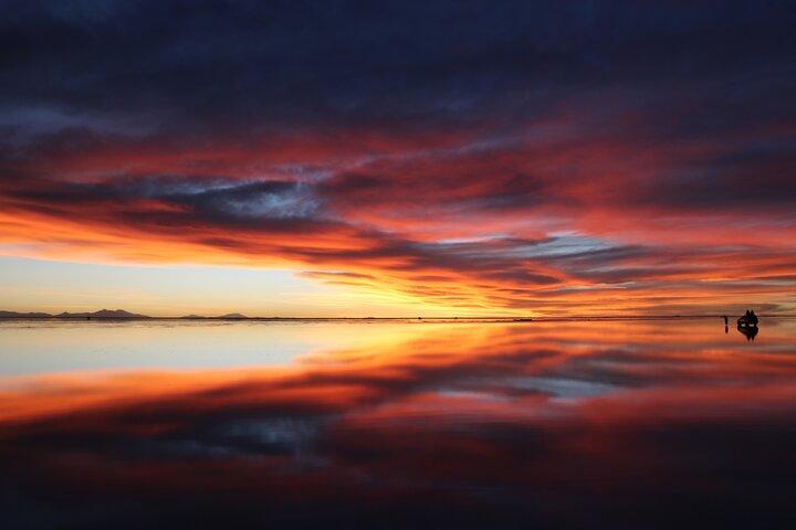 5-Hour Uyuni Salt Flat Tour Stargazing and Sunset/Sunrise In Group