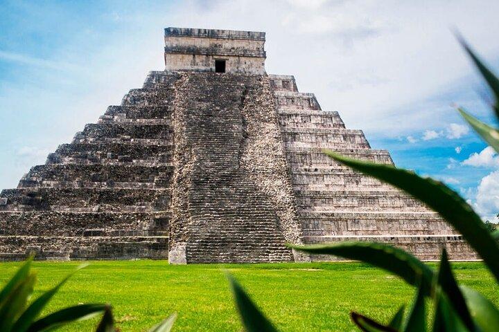 Chichen Itza Tour Plus with Cenote Swim and Round Transportation