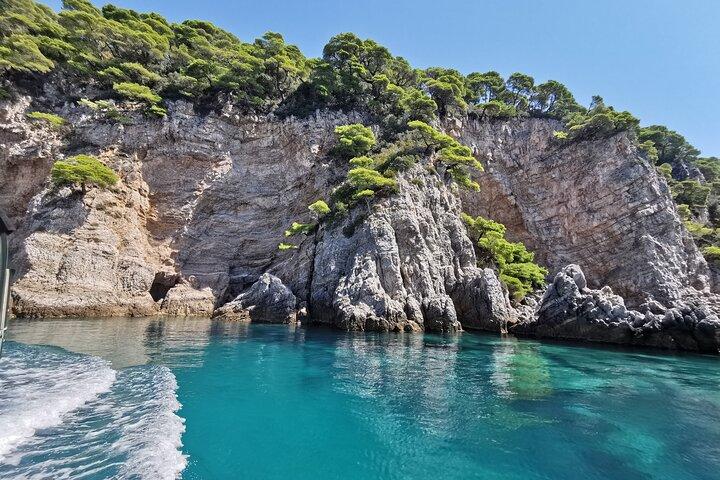 Rent a luxury speed boat for great fun on this Elaphiti Islands tour