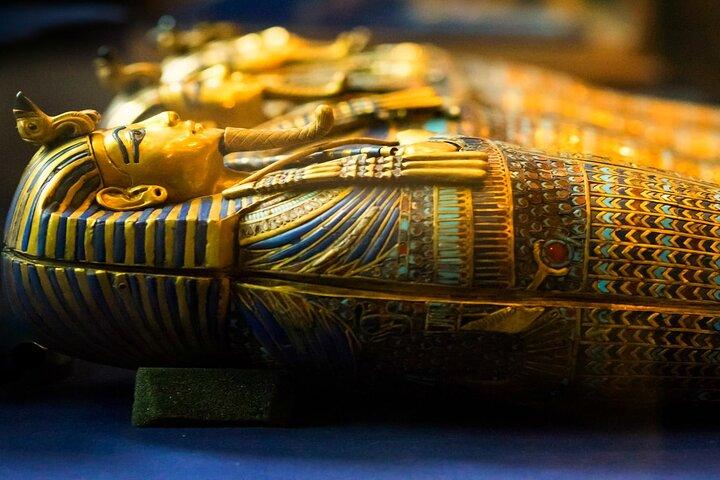 Cairo National and Egyptian Antiquities Museum Tour with Lunch