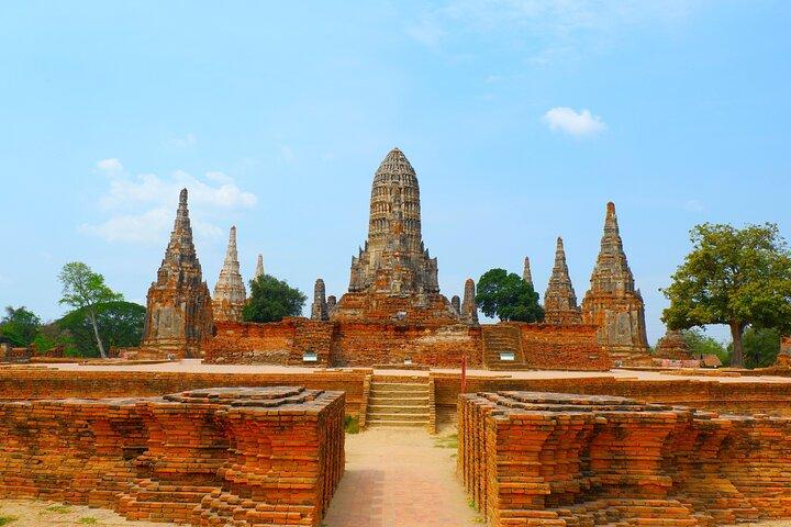 Bangkok Private Car: Ayutthaya Mahathat, Wat Chai & Market (8h)