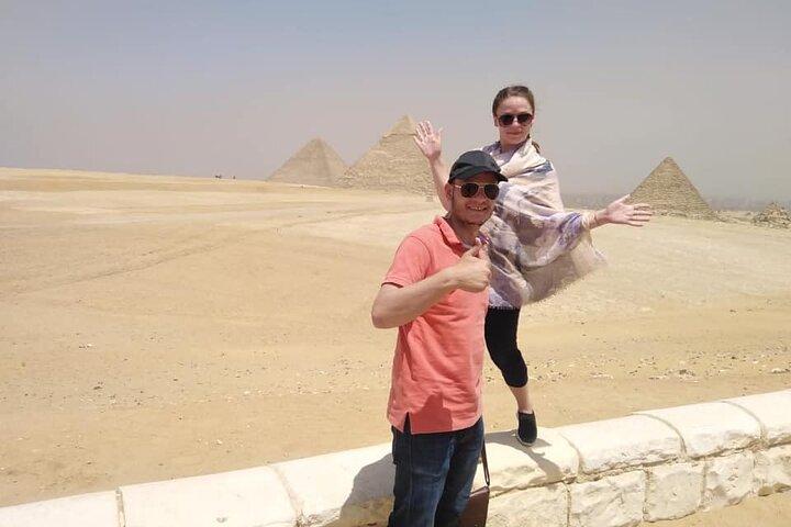 Private Tour Giza Pyramids with Shopping and Dinner Nile Cruise