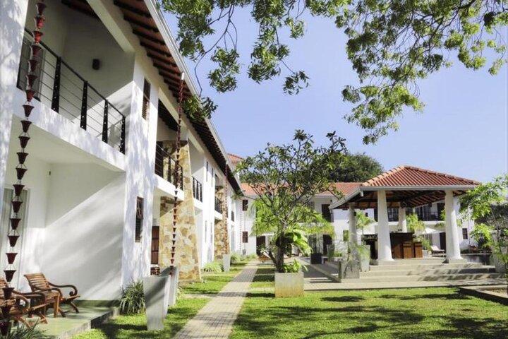 Private Taxi from Sri Lanka Airport (BIA-CMB) to Tissamaharama Hotels