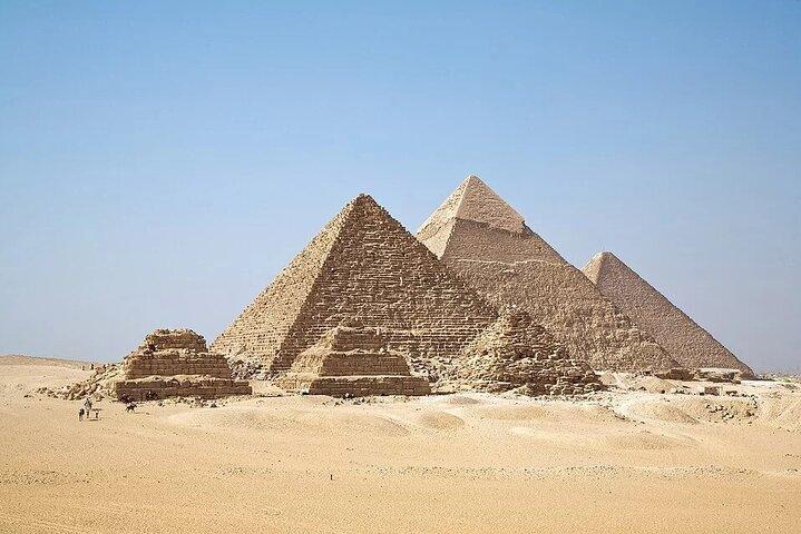 Pyramids of Giza, Sakkara & Memphis: Private Tour with Lunch