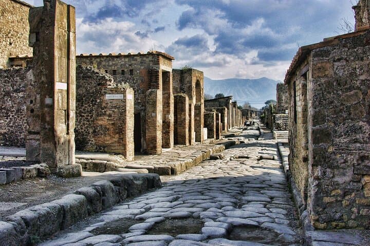 Full-Day Tour to Pompeii and Vesuvius with lunch from Naples