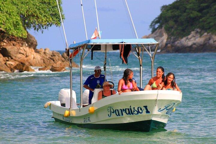 Amazing tour boat through wild nature in Huatulco Bays