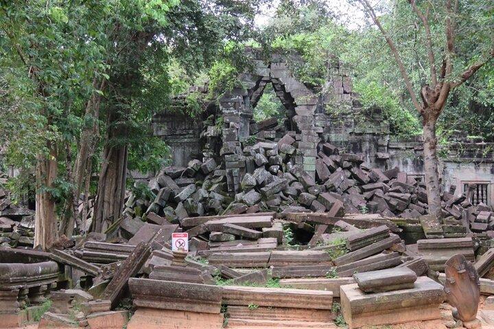 From Kampong Khleang to Beng Mealea in a Day