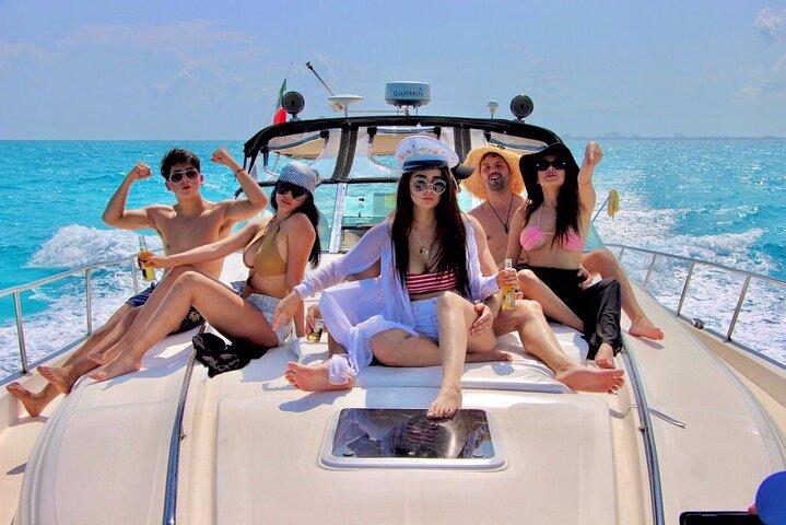 Beautiful Yacht SeaRay 48ft / 15PAX 25P16