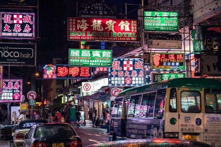 Hong Kong Private Walking Tour with a Local