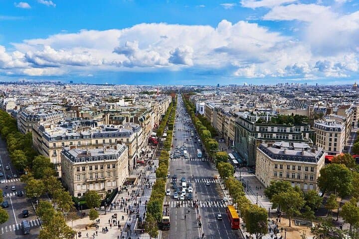 Departure Transfer: Paris to Paris Airport CDG by Business Car