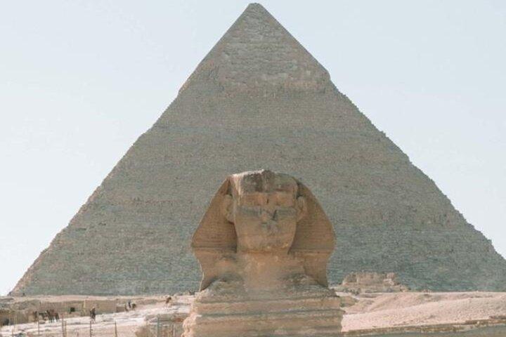 Giza Pyramids & National Museum private day tour