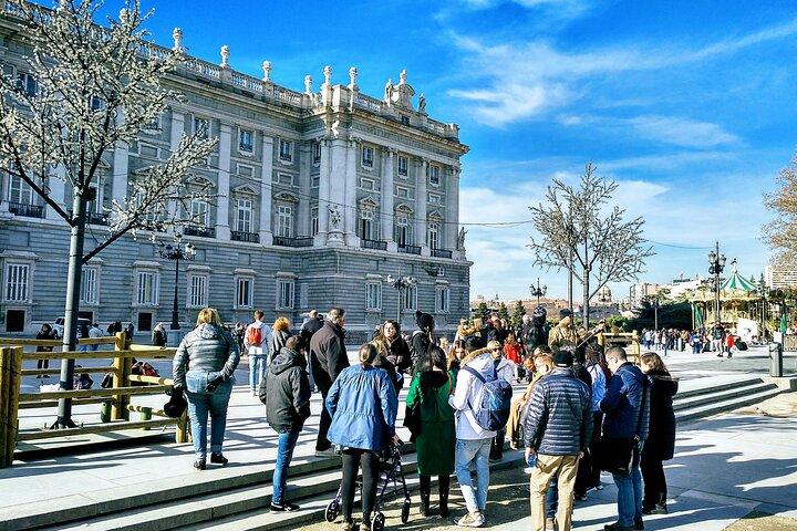 Madrid Royal Palace Professional Guided Tour with Skip the Line