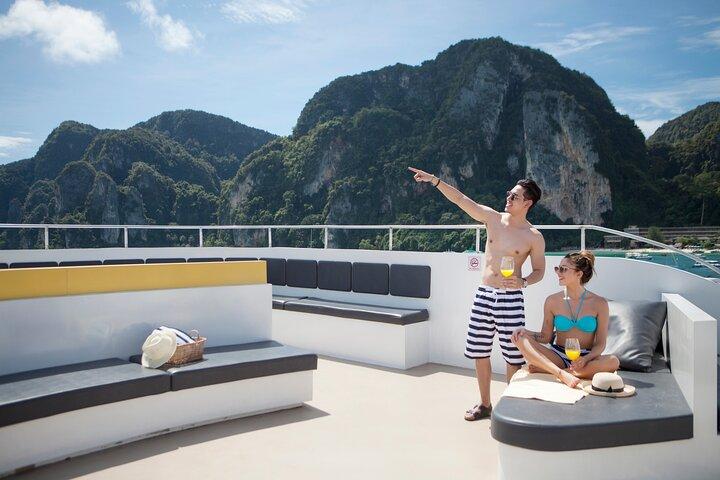 Phuket to Phi Phi Islands by Cruise with Lunch and Snorkeling