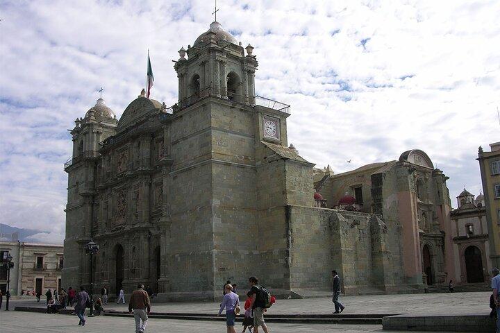 Oaxaca City tour - Santo Domingo museum & the colorful market
