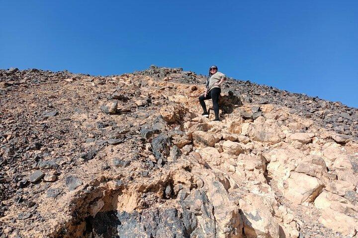 Cairo: 2-Day Bahariya Oasis Tour & White and Black Deserts camping