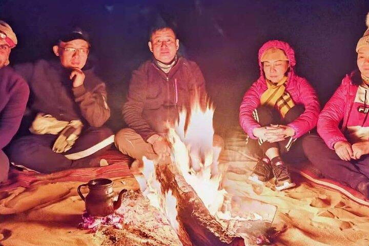 Cairo: 2-Day Bahariya Oasis Tour & White and Black Deserts camping