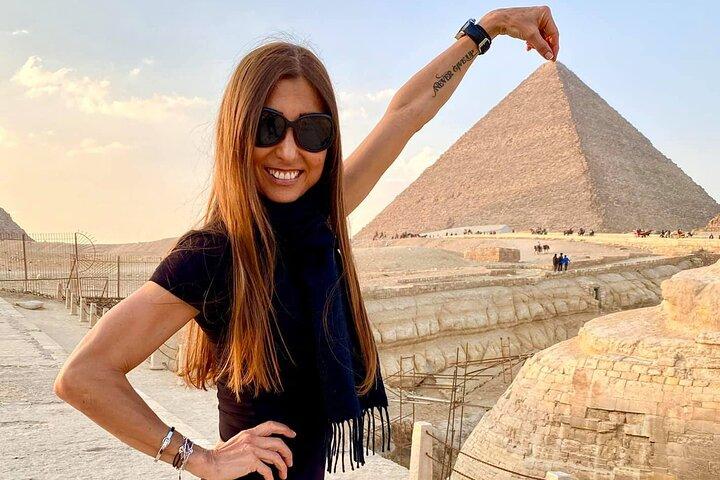 Private Giza Pyramids, Sphinx and Egyptian Museum Tour with Female Guide
