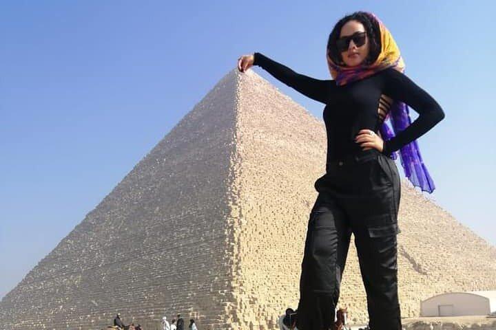 Private Giza Pyramids, Sphinx and Egyptian Museum Tour with Female Guide