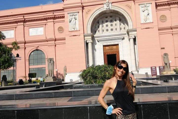 Private Giza Pyramids, Sphinx and Egyptian Museum Tour with Female Guide