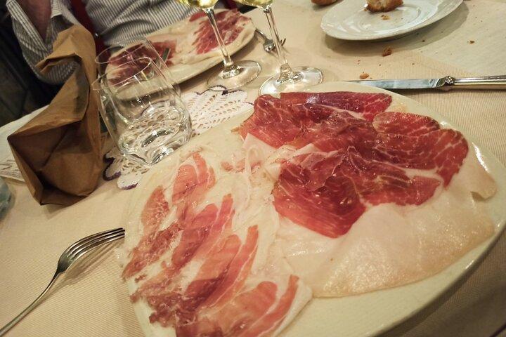 Prosciutto Factory 4-Hour Tasting Tour in Bologna