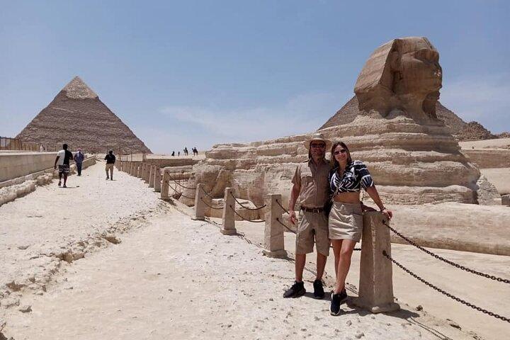 Private Giza Pyramids and Khan el-Kahili Market Day Tour