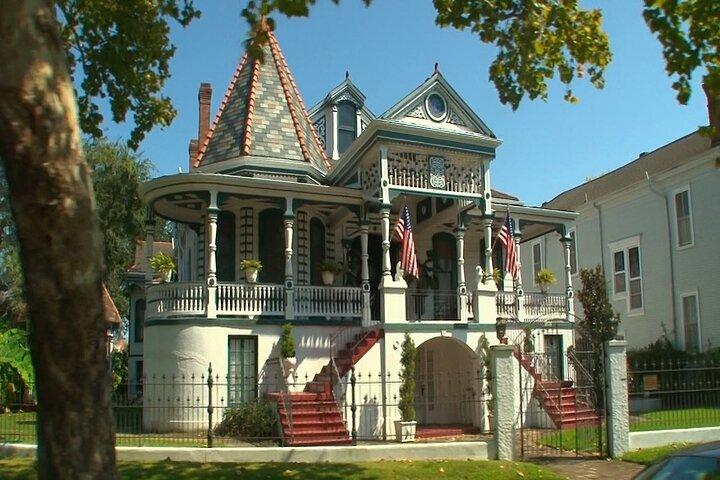 New Orleans City and Cemetery Bus Tour