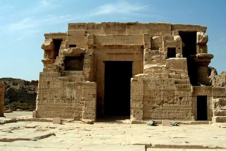 Day Tour Visit Habu Temple Valley Of Workers & QUeens in Luxor