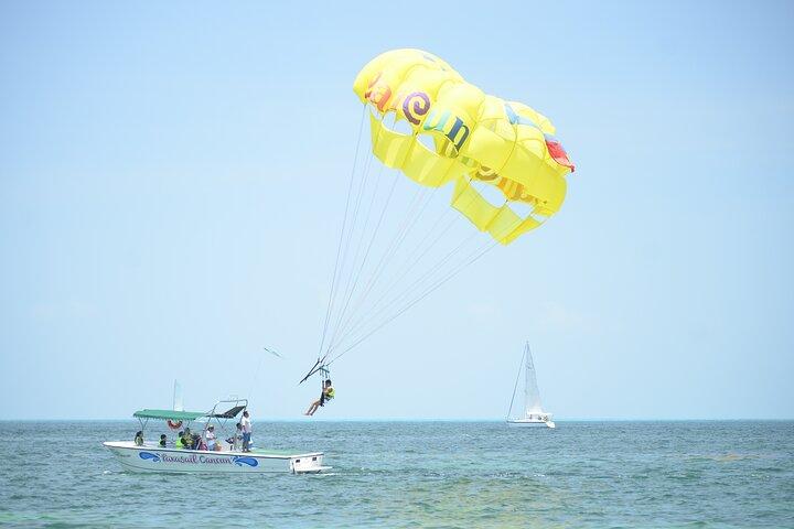 Cancun Seaside Parasailing and Jet Sky Combo