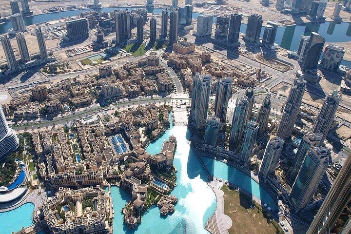Airport Transfer: Dubai Airport DXB to Dubai in Luxury Van/SUV