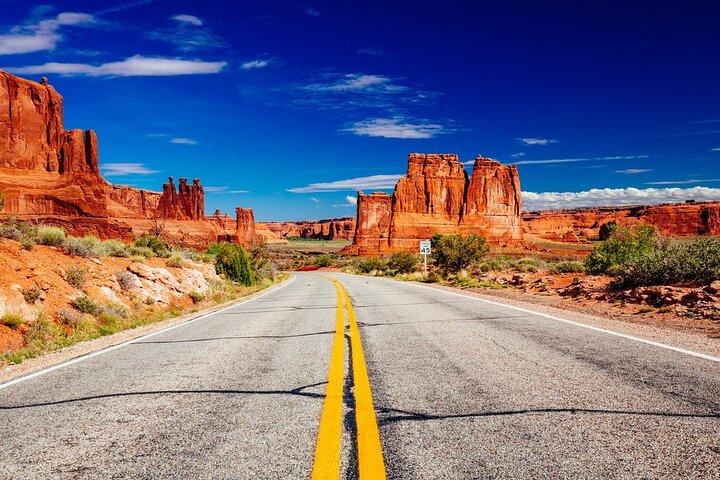 Moab Arches Walking Tour: More Stops. More Views. More Arches.