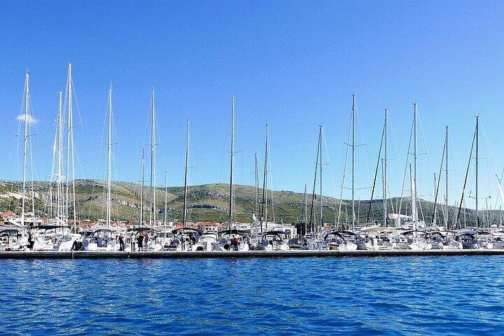 Private Transfer from Dubrovnik to Trogir with 2h of Sightseeing, local driver
