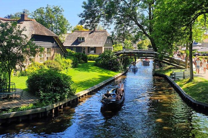 Giethoorn Day Tour w/ Boat Ride & Hotel Pickup