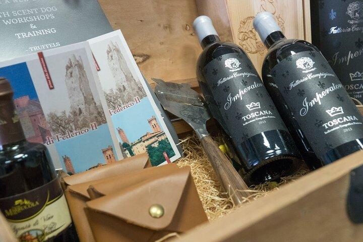 Truffle hunting and lunch experience, with Vinci and winery.