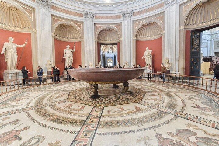 Kid-Friendly Skip the line Tour: Sistine Chapel and Vatican