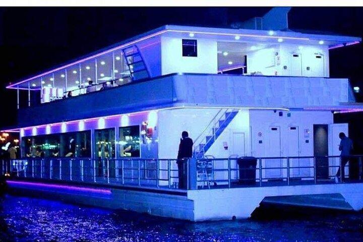 Dubai Marina Dinner Cruise with Live Shows