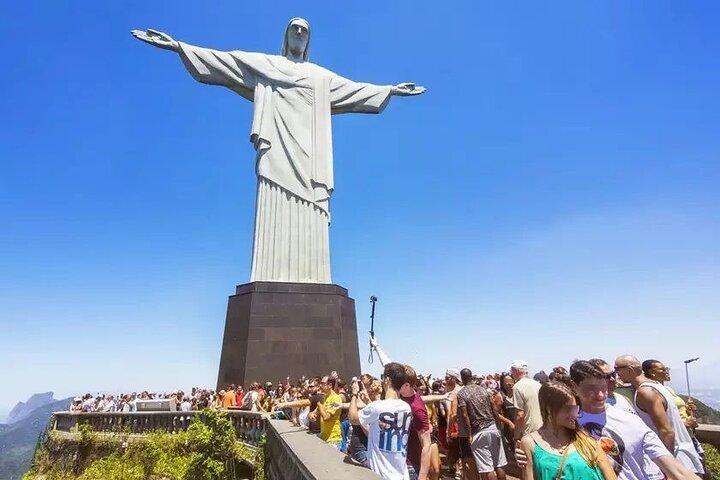 Full-Day Corcovado and Sugarloaf Tour with Barbecue Lunch