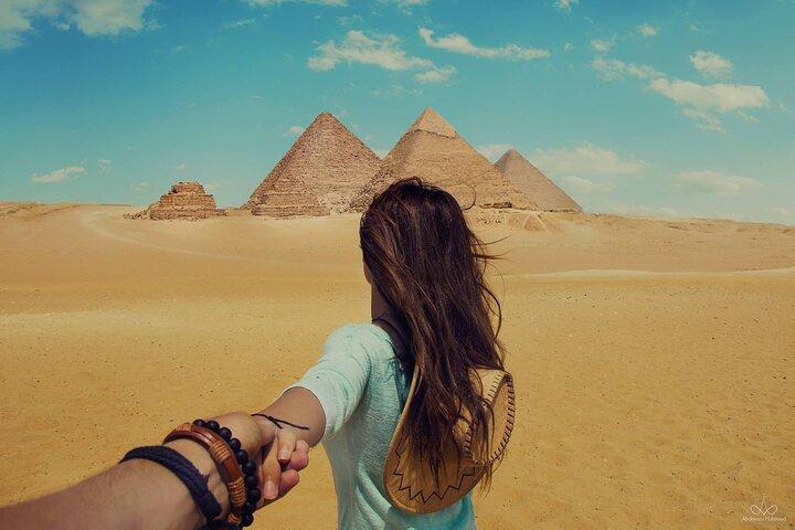 Private Guided Tour to Giza pyramids, Sphinx, Saqqara and Dahshur + Lunch