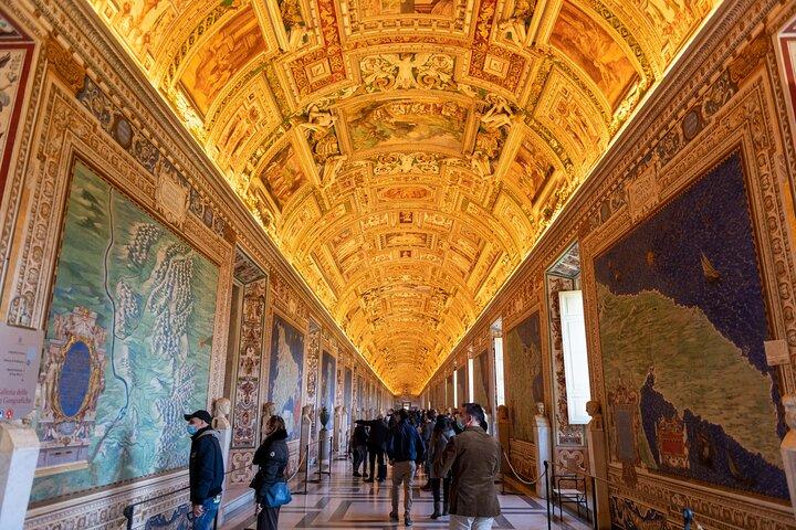 Vatican Museums, Sistine Chapel and St. Peter 's Basilica Tour